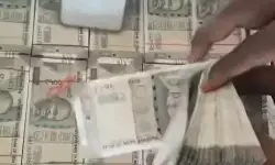 Raipur City Crime : 45 करोड़ के नकली नोटों का झांसा देकर 1.13 करोड़ की ठगी, बड़े फर्जी करेंसी नेटवर्क की जांच में जुटी पुलिस Raipur City Crime : 45 करोड़ के नकली नोटों का झांसा देकर 1.13 करोड़ की ठगी, बड़े फर्जी करेंसी नेटवर्क की जांच में जुटी पुलिस