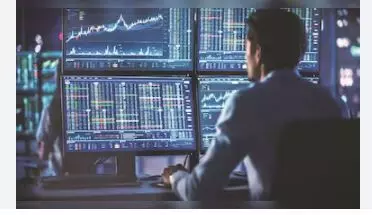 Stock Market August 4: आरबीआई की नीति और वैश्विक संकेतों के बीच बाजार अलर्ट, सेंसेक्स मजबूत तो निफ्टी फिसला