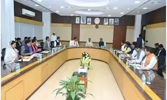 vishnudev-sai-cabinet-meeting: विष्णुदेव साय कैबिनेट की बैठक कल, बाढ़ राहत, खाद समस्या जैसे कई अहम मुद्दों पर होगी चर्चा vishnudev-sai-cabinet-meeting: विष्णुदेव साय कैबिनेट की बैठक कल, बाढ़ राहत, खाद समस्या जैसे कई अहम मुद्दों पर होगी चर्चा