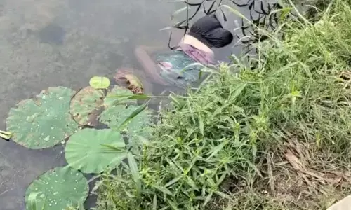 Raipur City News : WRS कॉलोनी के तालाब में मिली युवती की लाश, मोबाइल बरामद, मौत की गुत्थी सुलझाने में जुटी पुलिस Raipur City News : WRS कॉलोनी के तालाब में मिली युवती की लाश, मोबाइल बरामद, मौत की गुत्थी सुलझाने में जुटी पुलिस