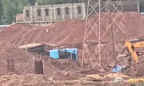 CG News : एल्युमिनियम रिफाइनरी प्लांट में बड़ा हादसा, हाइड्रोलिक ट्रक पलटने से चालक की मौत CG News : एल्युमिनियम रिफाइनरी प्लांट में बड़ा हादसा, हाइड्रोलिक ट्रक पलटने से चालक की मौत