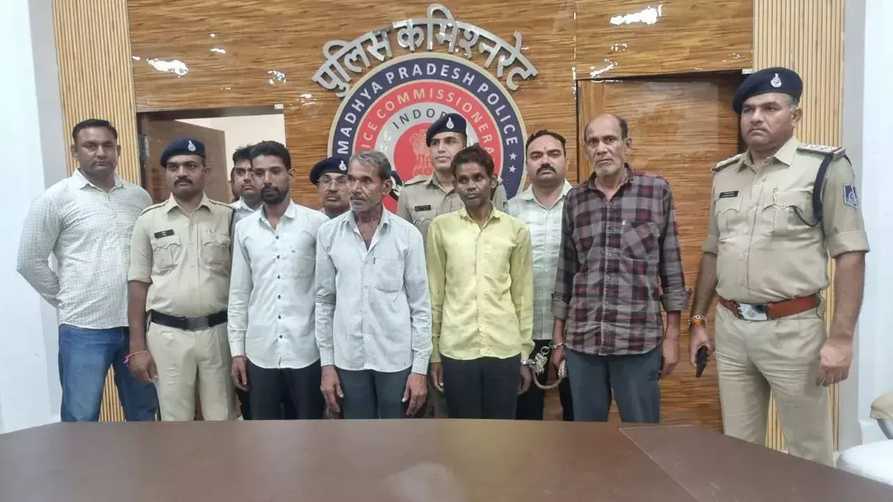 MP News : मानव तस्करी गिरोह का पर्दाफाश, नाबालिग का आधार बदलकर कराई शादी; 3 लाख में किया सौदा MP News : मानव तस्करी गिरोह का पर्दाफाश, नाबालिग का आधार बदलकर कराई शादी; 3 लाख में किया सौदा