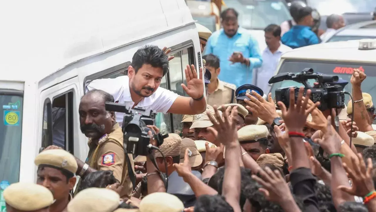 Udhayanidhi Stalin : उदयनिधि स्टालिन से 90 मिनट पूछताछ के बाद रिहाई, थाने के बाहर समर्थकों का हंगामा