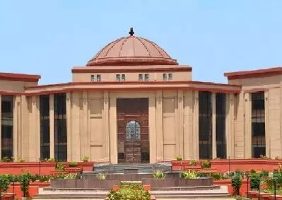34856-chhattisgarh-hc-married-daughter-compassionate-appointment-rights-anukampa-niyukti-case Chhattisgarh High Court news: पत्नी की कमाई पर पति कर सकेगा सवाल, दोनों को एक-दूसरे की इनकम जानने का हक, हाईकोर्ट ने पलटा फैमिली कोर्ट का फैसला, जानें क्या है मामला
