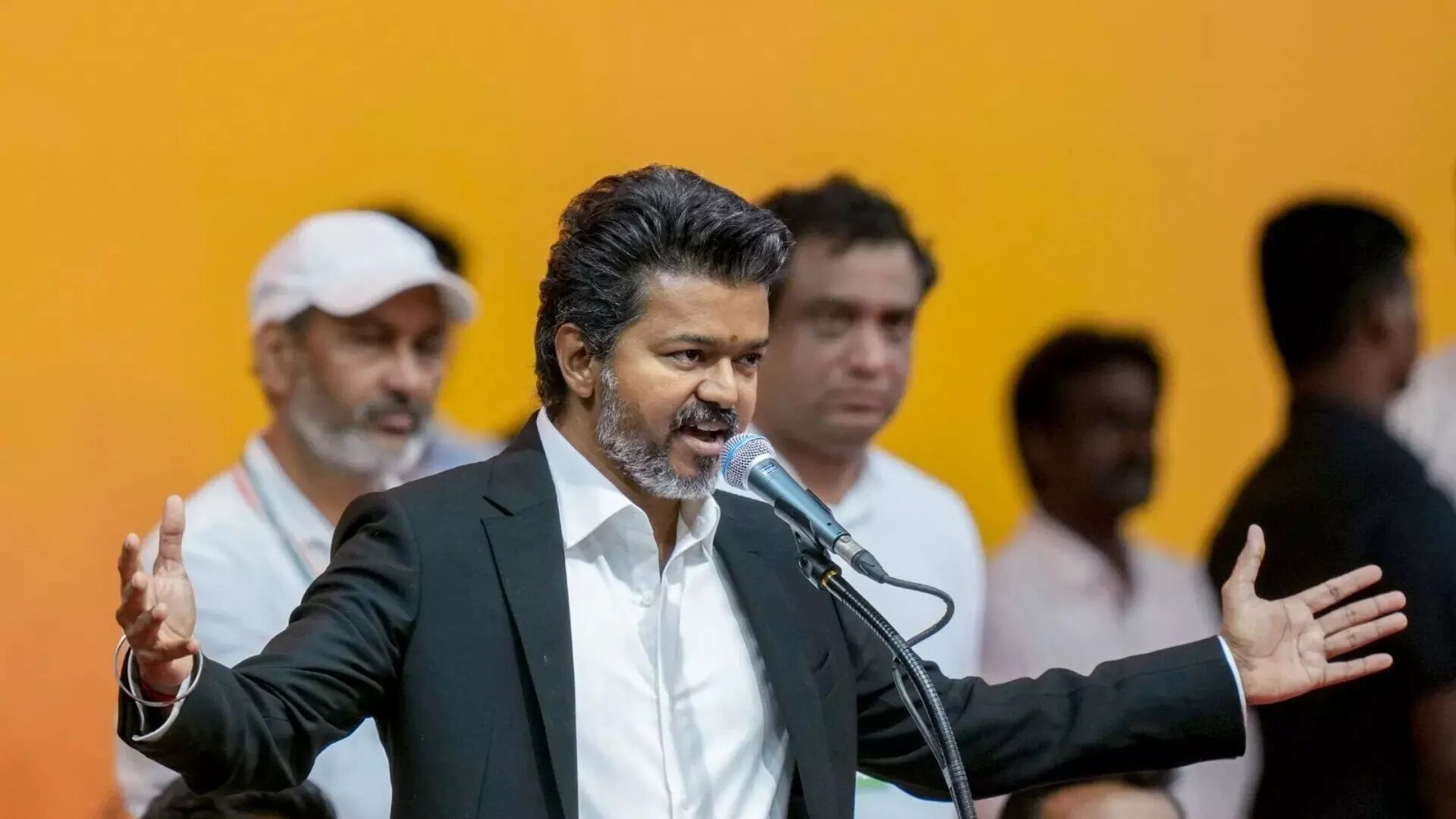 Tamil Nadu: तमिलनाडु में राज्यगीत को लेकर नया विवाद, 21 सांसदों ने राज्यपाल को लिखा पत्र
