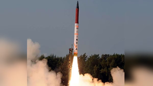 agni-4-successful-test: अग्नि-4 का सफल परीक्षण, 4000 किमी तक मार करने वाली परमाणु सक्षम मिसाइल से भारत को रणनीतिक बढ़त