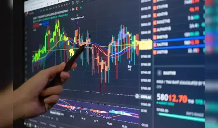 Share Market Closing: सेंसेक्स 374 अंक चढ़ा, निफ्टी 24,636 पर बंद; बैंकिंग और एनर्जी शेयरों में खरीदारी