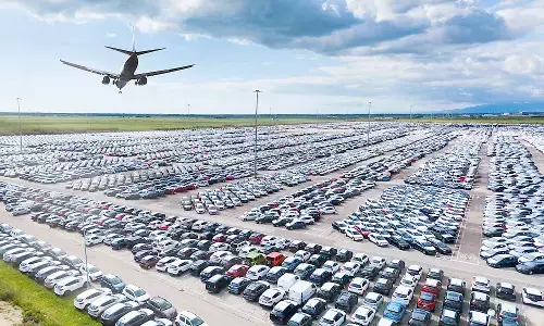 Airport Parking : एयरपोर्ट पर पार्किंग शुल्क में बड़ा इजाफा, अब गाड़ियों को देना होगा छह गुना तक ज्यादा चार्ज