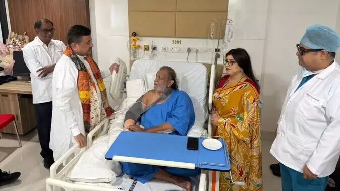 Mithun Chakraborty: अस्पताल में भर्ती हुए मिथुन चक्रवर्ती, हाथ की सर्जरी सफल; CM शुभेंदु अधिकारी ने जाना हालचाल