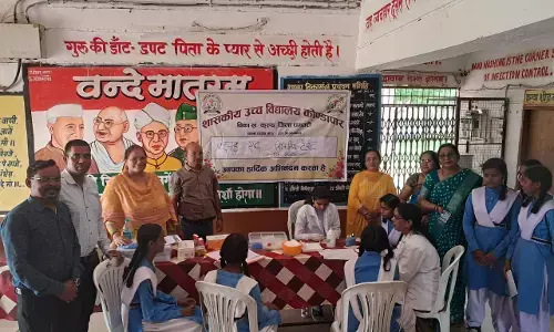 CG News : शासकीय हाईस्कूल कोण्डापार में स्वास्थ्य शिविर, 64 बच्चों का ब्लड ग्रुप और सिकलिंग टेस्ट, छात्राओं को लगी HPV वैक्सीन