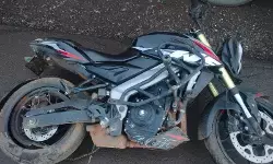 CG Accident : दुर्ग-रायपुर फोरलेन पर बाइक सवार युवक खंभे से टकराया, मौके पर मौत CG Accident : दुर्ग-रायपुर फोरलेन पर बाइक सवार युवक खंभे से टकराया, मौके पर मौत