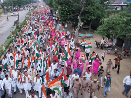 CG News : बस्तर के 92 गांवों में पहली बार फहरेगा तिरंगा, 500 से ज्यादा स्कूल-चौराहे होंगे शहीदों के नाम