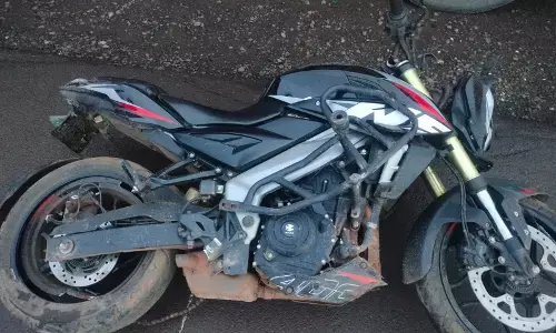 CG Accident : दुर्ग-रायपुर फोरलेन पर बाइक सवार युवक खंभे से टकराया, मौके पर मौत