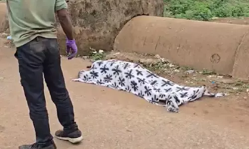 Raipur City Crime : 3 दिन से लापता युवक की संदिग्ध हालत में मिली लाश, सीमेंट पाइप में छिपाने की आशंका Raipur City Crime : 3 दिन से लापता युवक की संदिग्ध हालत में मिली लाश, सीमेंट पाइप में छिपाने की आशंका