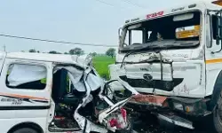 MP Accident : महाकाल दर्शन कर गुजरात लौट रहे श्रद्धालुओं की ईको को कंटेनर ने मारी टक्कर, 6 की मौत