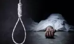 CG News : नाबालिग ने घर में लगाई फांसी, कमरे का दरवाजा तोड़कर बाहर निकाला गया शव