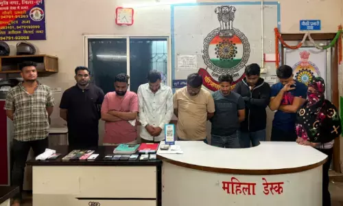 Sex Racket : स्पा सेंटर की आड़ में देह व्यापार का खुलासा, महिला दलाल और मैनेजर समेत 9 गिरफ्तार