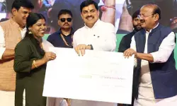MP : मुख्यमंत्री डॉ. मोहन यादव ने 15 बुनकरों और शिल्पियों को किया सम्मानित, कुटीर और ग्रामोद्योग उत्पादों को ग्लोबल मार्केट से जोड़ने की तैयारी, दो ई-कॉमर्स पोर्टल लॉन्च