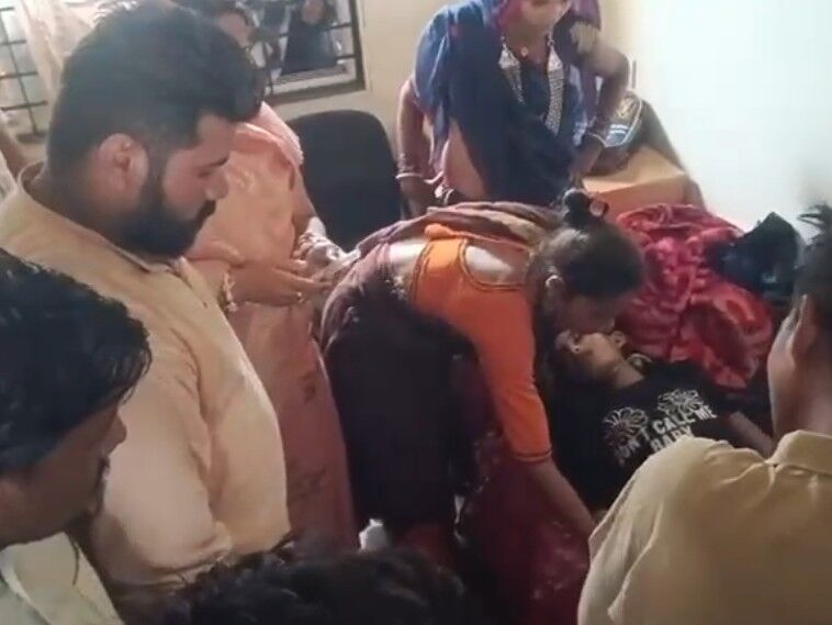 MP News : छात्रावास में फंदे से लटका मिला छात्र का शव, जेब से मिली चिट्ठी ने बढ़ाया रहस्य, CCTV से खुलेगा राज