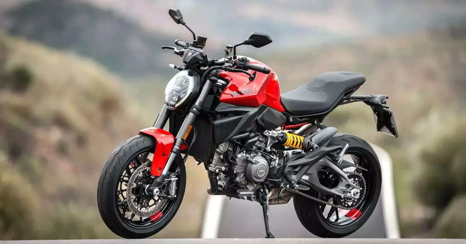 35285-ducati3 Ducati: डुकाटी मॉन्स्टर भारत में लॉन्च, न्यू डिजाइन और दमदार V2 इंजन, जानें इसकी पावर, फीचर्स और कीमत