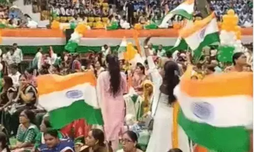 raipur-tiranga-yatra: तिरंगा लेकर निकले रायपुरियन, सीएम साय, डिप्टी सीएम अरुण साव भी शामिल, इंडोर स्टेडियम से सुभाष स्टेडियम तक जाएगी तिरंगा यात्रा, देखें लाइव