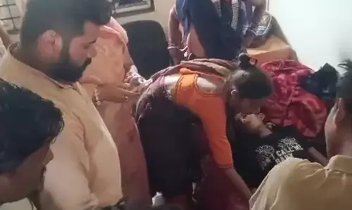 MP News : छात्रावास में फंदे से लटका मिला छात्र का शव, जेब से मिली चिट्ठी ने बढ़ाया रहस्य, CCTV से खुलेगा राज