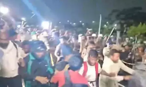 jpsc-jssc-student-protest: विधानसभा घेराव के बाद छात्रों पर लाठीचार्ज, देवेंद्र नाथ महतो को एंबुलेंस से उठा ले गई पुलिस, देखें वीडियो