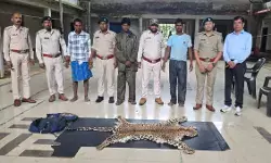 CG News : तेंदुए की खाल तस्करी की कोशिश नाकाम, 3 आरोपी गिरफ्तार, दो बाइक जब्त CG News : तेंदुए की खाल तस्करी की कोशिश नाकाम, 3 आरोपी गिरफ्तार, दो बाइक जब्त
