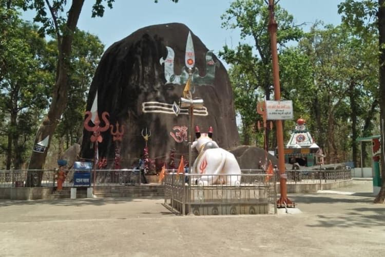 Bhuteshwar Mahadev : हर साल बढ़ता है भूतेश्वर महादेव का शिवलिंग, सावन में दर्शन के लिए उमड़ रहे श्रद्धालु