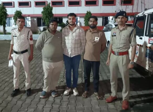CG Crime: नाबालिग को धमकाकर करवाते थे चोरी, कांग्रेस पार्षद के बेटे समेत 3 गिरफ्तार