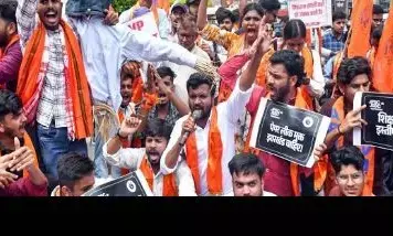 Jharkhand bandh ABVP: रांची में बवाल...JCB पर सवार होकर पहुंंचे प्रदर्शनकारी, छात्रों पर लाठी चार्ज के खिलाफ बीजेपी का झारखंड बंद आज