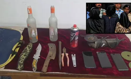 CG Crime : शराब दुकान लूटकांड का खुलासा, कर्ज चुकाने रची थी साजिश, 3 आरोपी गिरफ्तार CG Crime : शराब दुकान लूटकांड का खुलासा, कर्ज चुकाने रची थी साजिश, 3 आरोपी गिरफ्तार