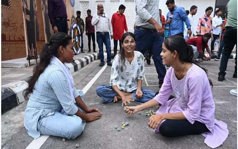 35493--03 Hareli Tihar 2026: मुख्यमंत्री निवास में सजी लोक संस्कृति की जीवंत झांकी,लोकगीत-लोकनृत्य और छत्तीसगढ़ी व्यंजनों की महक से सराबोर हुआ नया रायपुर