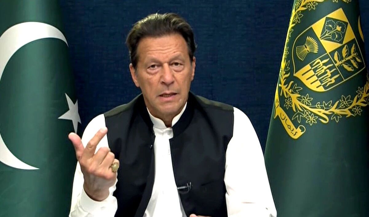 Imran Khan: पूर्व PM इमरान खान की जेल में मौत की खबर से पाकिस्तान में हड़कंप! सेना ने दावे को झूठा बताया, PTI बोली- CCTV में…