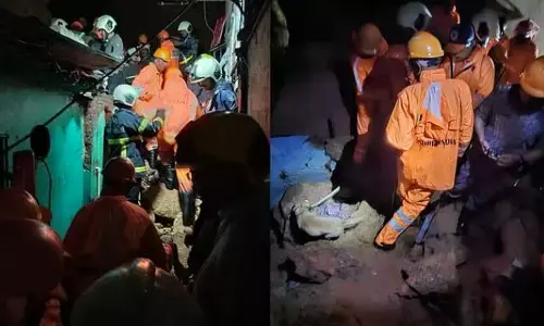 Mumbai Landslide: मुंबई के कुर्ला पश्चिम के चिराग नगर में भूस्खलन से 3 लोगों की मौत, NDRF का रेस्क्यू जारी Mumbai Landslide: मुंबई के कुर्ला पश्चिम के चिराग नगर में भूस्खलन से 3 लोगों की मौत, NDRF का रेस्क्यू जारी
