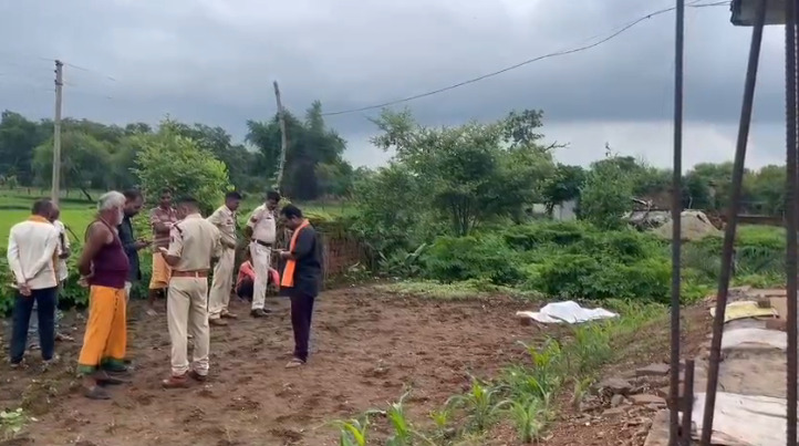 CG Crime : बुजुर्ग दंपती की नृशंस हत्या, कमकावाड़ा गांव में मचा हड़कंप, पुलिस जांच में जुटी
