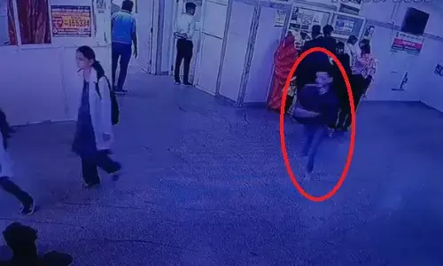 MP News : जेल का बंदी प्रहरी को पीटकर हथकड़ी समेत हुआ फरार, अस्पताल में इलाज के लिए लाया गया था