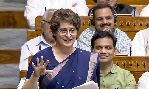 प्रियंका गांधी का अमित शाह पर निशाना, बोलीं- गृह मंत्री सिर्फ वंदे मातरम गाने आए, ऐसे कैसे चलेगी संसद!