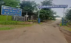 CBI Raid : रेलवे अफसर पर रिश्वत मांगने का आरोप, PP यार्ड में CBI की छापेमारी CBI Raid : रेलवे अफसर पर रिश्वत मांगने का आरोप, PP यार्ड में CBI की छापेमारी