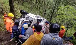 Uttarakhand Accident : खाई में गिरा पर्यटकों से भरा टैंपो ट्रैवलर, 2 की मौत, कई घायल