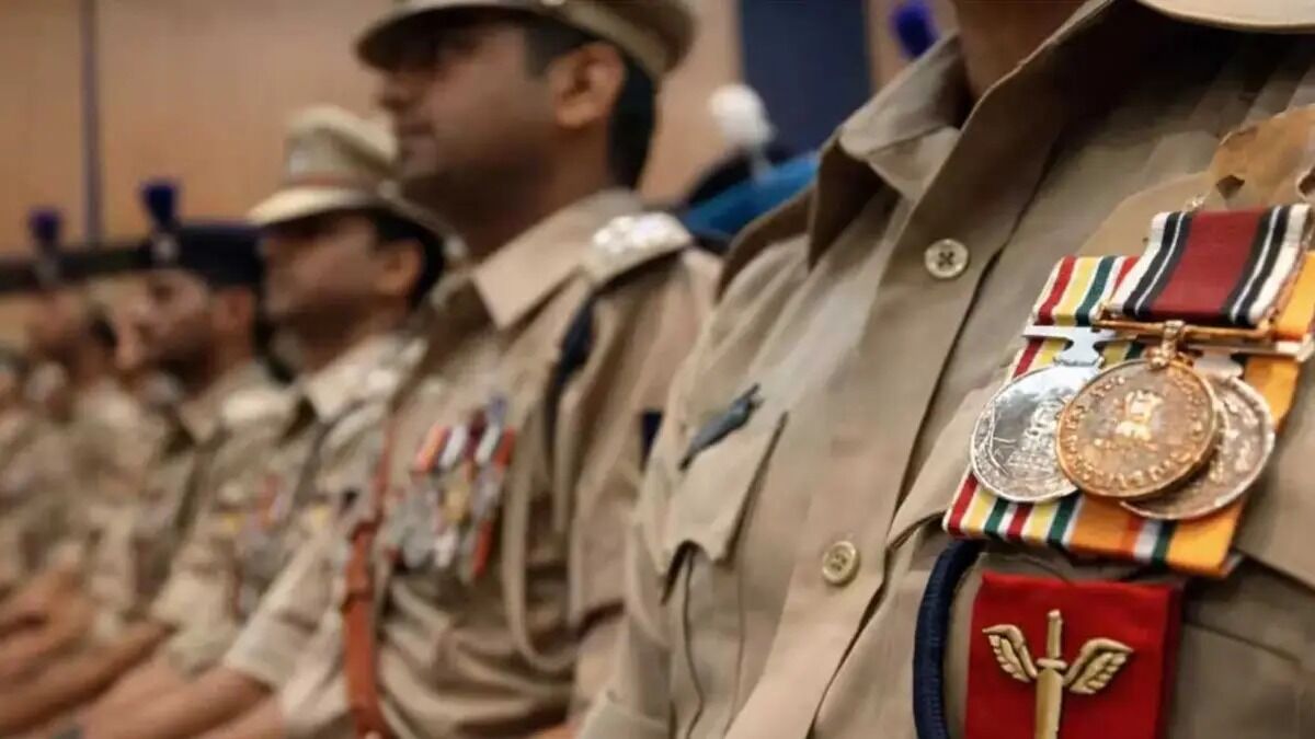 Independence Day 2026: छत्तीसगढ़ के 10 पुलिस अधिकारियों-कर्मियों को सराहनीय सेवा पदक, देखें लिस्ट