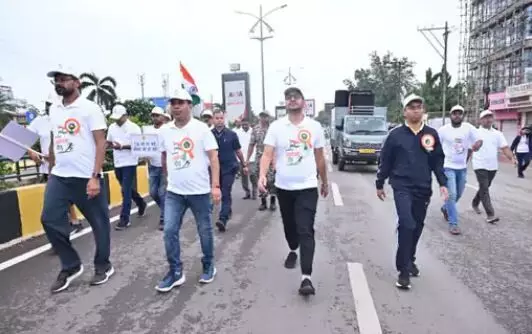 Raipur Freedom Run: हाथों में तिरंगा थाम कर कलेक्टर से लेकर जिले के अफसरों ने लगाई दौड़, रायपुर की सड़क पर दिखा देशभक्ति का रंग Raipur Freedom Run: हाथों में तिरंगा थाम कर कलेक्टर से लेकर जिले के अफसरों ने लगाई दौड़, रायपुर की सड़क पर दिखा देशभक्ति का रंग