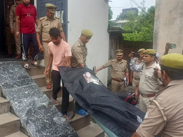 UP News : सिपाही की पत्नी ने घर में रखी सरकारी राइफल से खुद को मारी  गोली, जांच में जुटी पुलिस