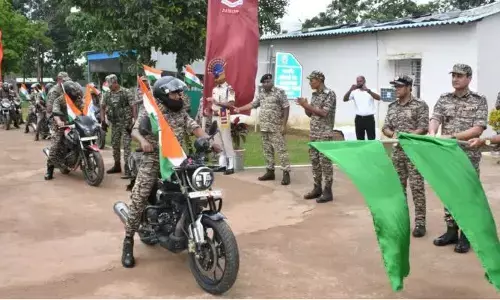 Bijapur CRPF Tricolour Bike Rally: तिरंगा बाइक रैली से गूंजा बीजापुर, छत्तीसगढ़ के नक्सलमुक्त होने के बाद आजादी का जश्न, 250 से ज्यादा मोटरसाइकिलों पर निकले जवान