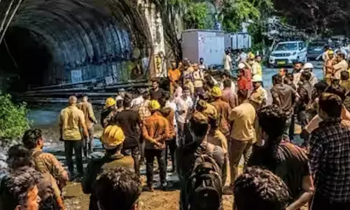Chamoli Tunnel Accident : चमोली टनल हादसा में 7 मजदूरों की मौत, 11 घायल, 6 अब भी लापता Chamoli Tunnel Accident : चमोली टनल हादसा में 7 मजदूरों की मौत, 11 घायल, 6 अब भी लापता