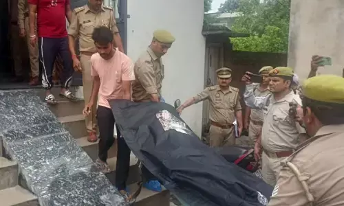 UP News : सिपाही की पत्नी ने घर में रखी सरकारी राइफल से खुद को मारी  गोली, जांच में जुटी पुलिस
