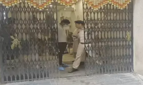 Raipur City Crime : होटल के कमरे में प्रेमिका की चाकू मारकर हत्या, फिर प्रेमी ने खुद का गला रेता, हालत गंभीर