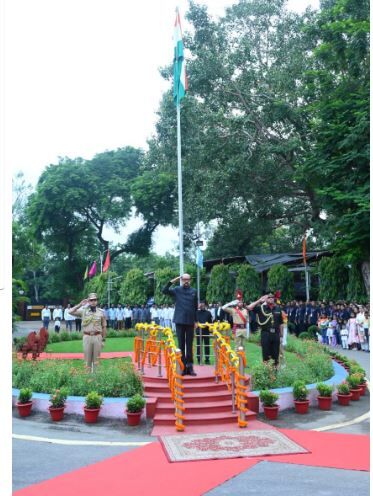 Raipur Independence Day Celebrations: राज्यपाल रमेन डेका ने लोकभवन में किया ध्वजारोहण, परेड की ली सलामी,मोबाइल एम्बुलेंस को हरी झंडी दिखाकर किया रवाना