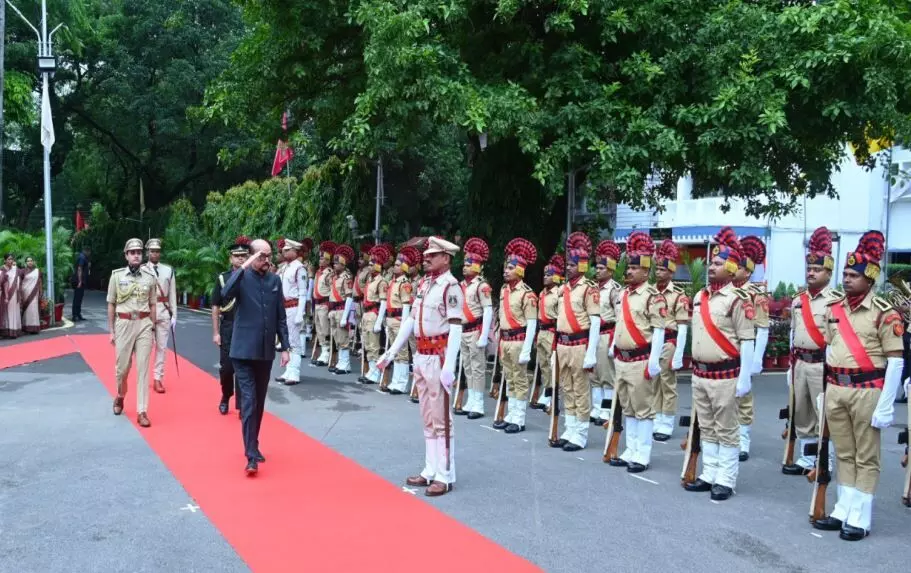 35762-r-01 Raipur Independence Day Celebrations: राज्यपाल रमेन डेका ने लोकभवन में किया ध्वजारोहण, परेड की ली सलामी,मोबाइल एम्बुलेंस को हरी झंडी दिखाकर किया रवाना