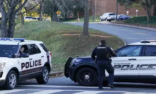 Firing in the US: अमेरिका में दो जगह गोलीबारी: वर्जीनिया यूनिवर्सिटी में 5 घायल, मिशिगन में 6 की मौत Firing in the US: अमेरिका में दो जगह गोलीबारी: वर्जीनिया यूनिवर्सिटी में 5 घायल, मिशिगन में 6 की मौत